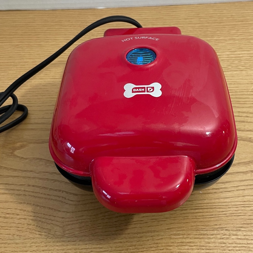 Dash Mini Dog Treat Maker Makes 6 Bone Shaped Treats Red Non-Stick Surface